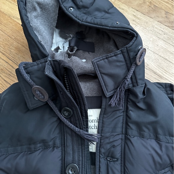 SOLD: ABERCROMBIE & FITCH PUFFER - MEDIUM - Picture 11 of 16